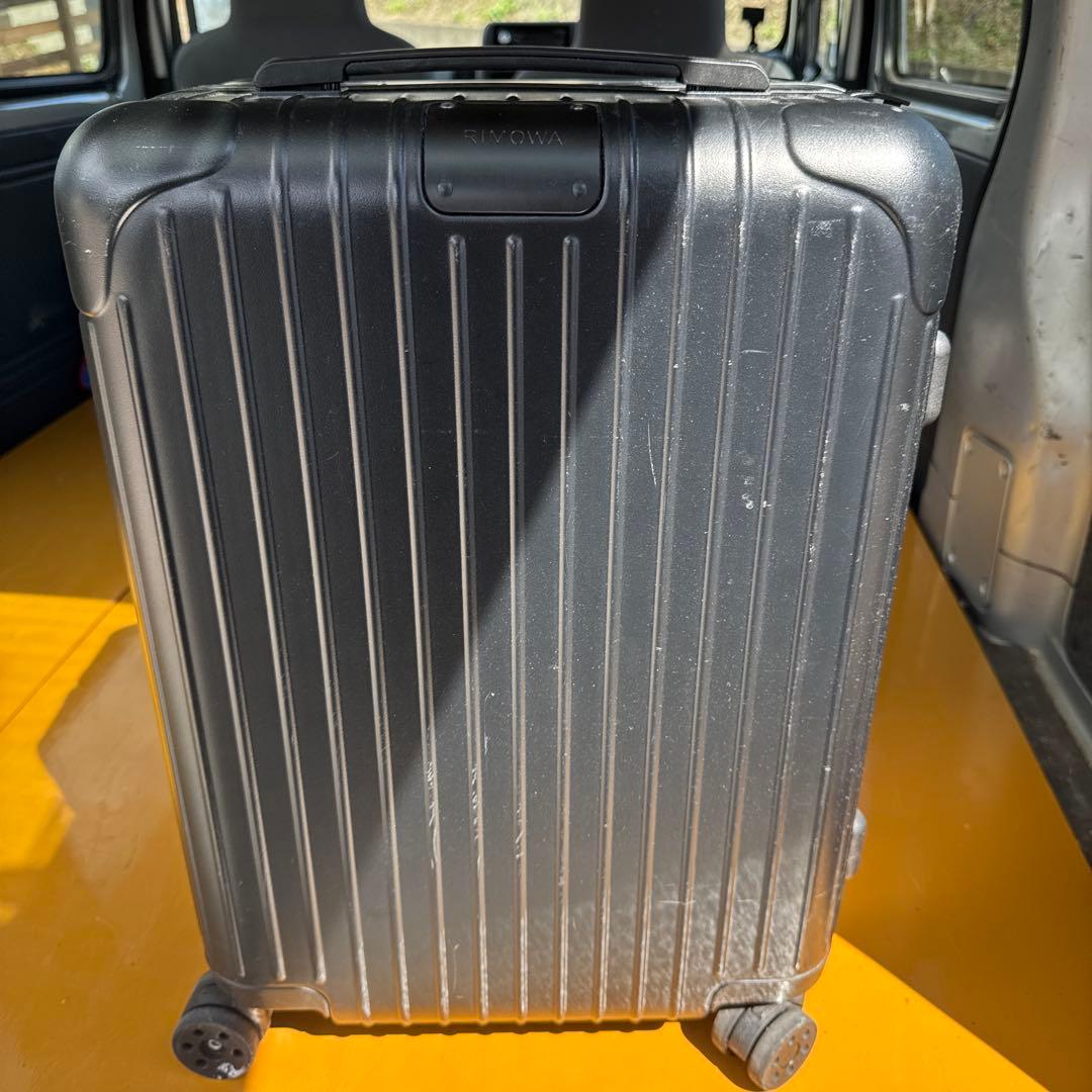 RIMOWA ブラック キャリーケース 中型