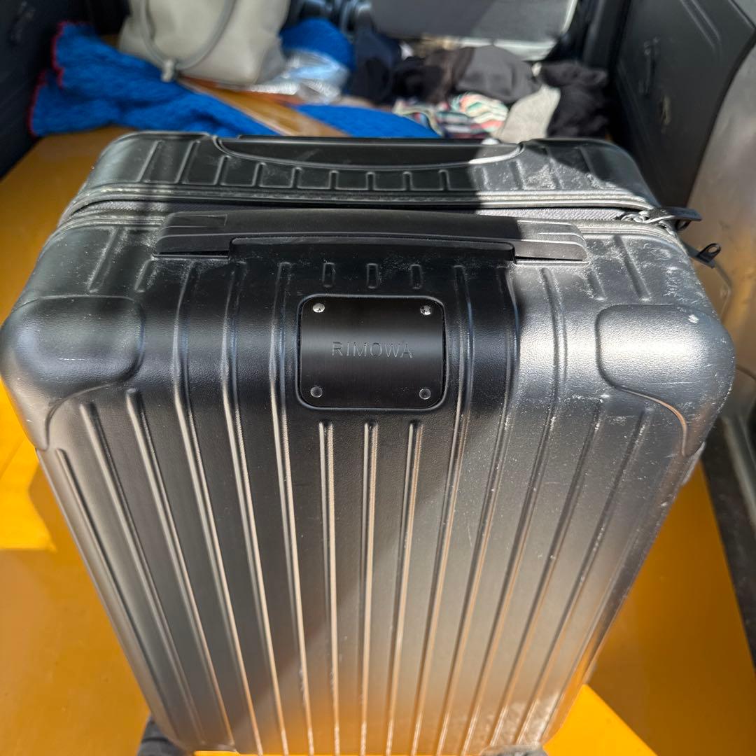 RIMOWA ブラック キャリーケース 中型