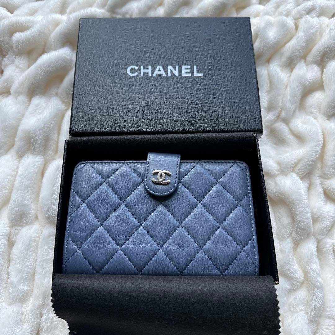 CHANEL ダークブルー 二つ折り財布