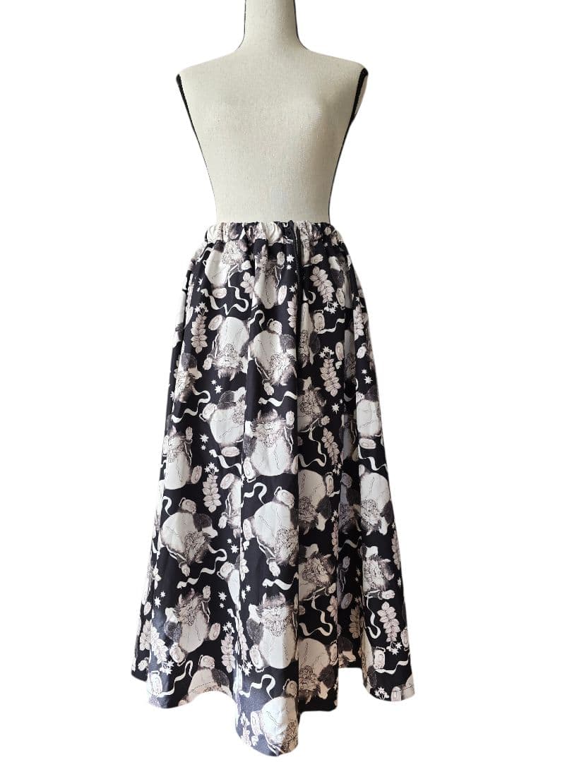 ロ*ー様 ヒグチユウコ　ディズニー ルシファー　スカート