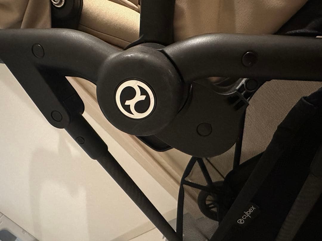 【美品】cybexメリオカーボン2024 アーモンドベージュ ドリンクホルダー付