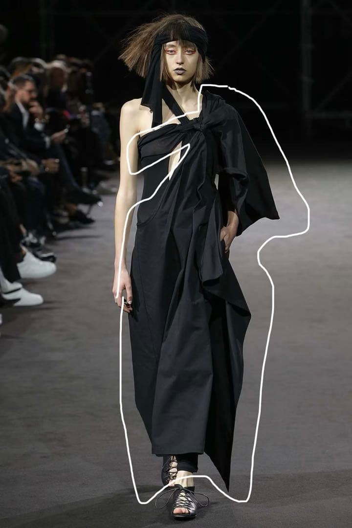 ヨウジヤマモト 2019年春夏 黒 femme アウタードレス　1