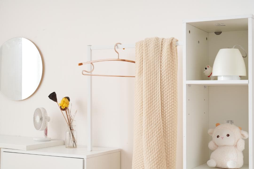 3段キャビネット+幅調整デスク+ ハンガーラック+ラック化粧台 デスク木製収納棚