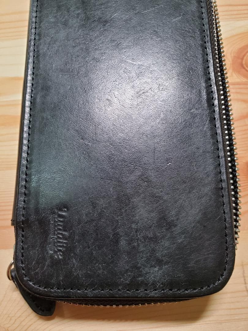 ラダイト ラウンドジップペン―ケース エッセンシャル MAYA BK