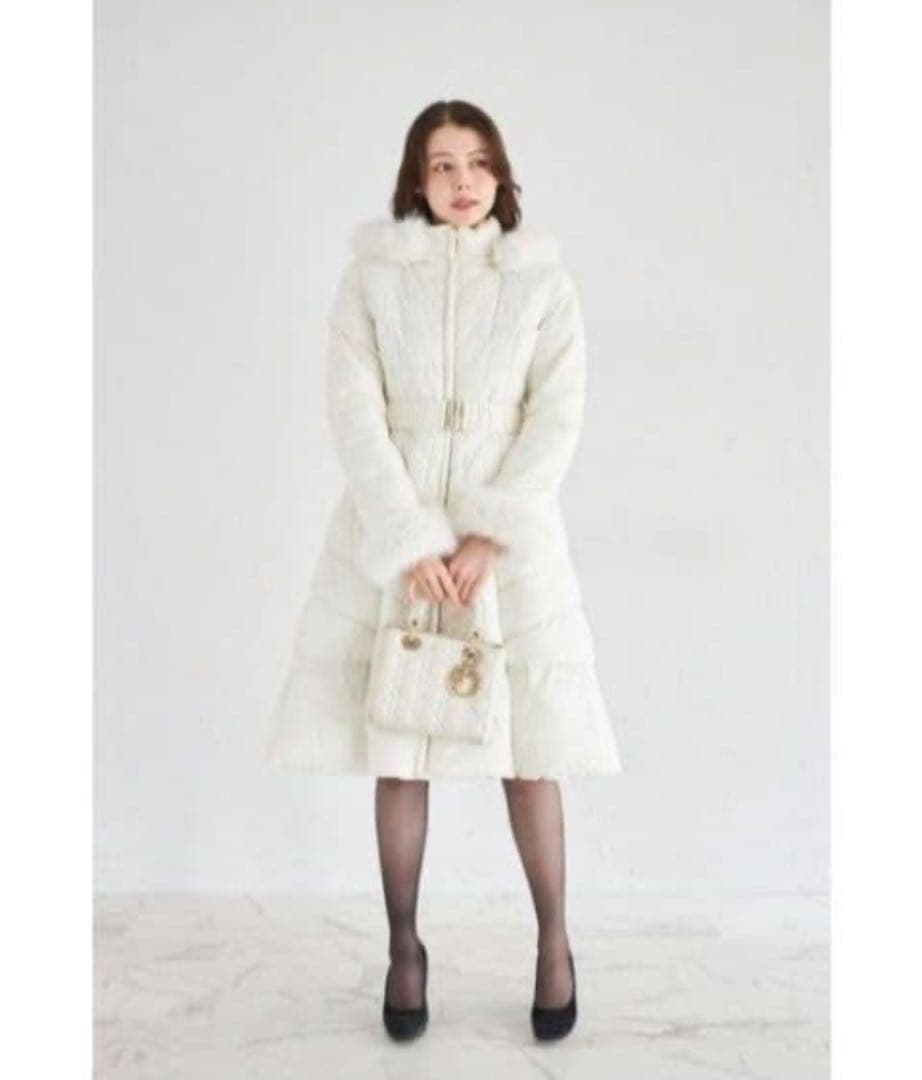 取り外し可能なファー＆ベルト付きフィット＆フレアキルティングコート tocco