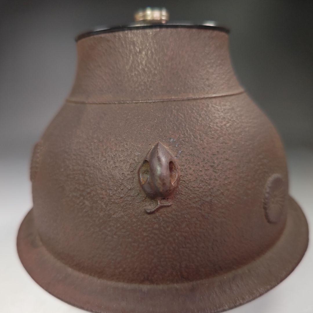 イ623 茶釜『釜師　菊地正直』『淡々斎好　唐松地紋　鶴首釜　銀独楽摘み　共箱』