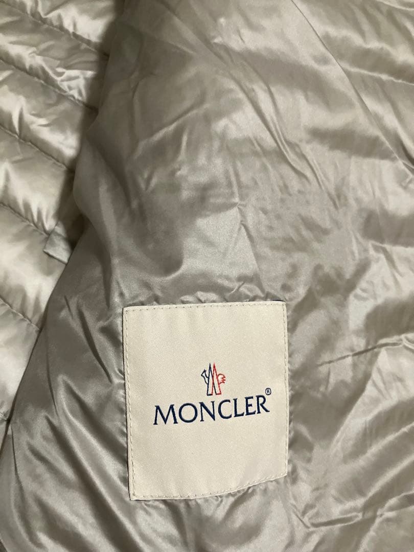 Moncler モンクレール　リボンフリルノーカラーライトダウンジャケット