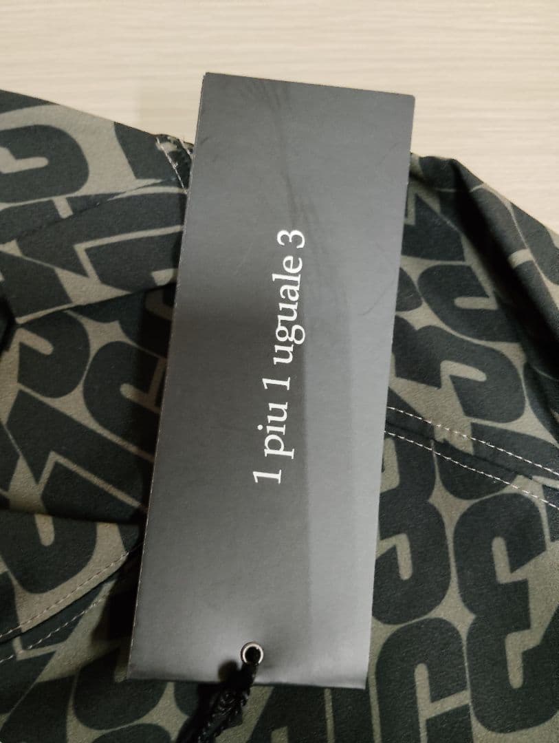 u*8様 未使用1PIU1UGUALE3 GOLF カーキゴルフモックネックシャ