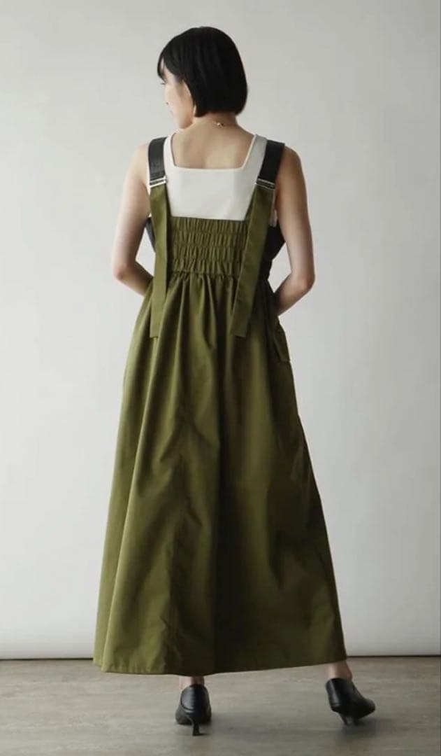 【★新品タグ付き】RADIATE ジャンパースカート　カーキ　かわいい〜！！