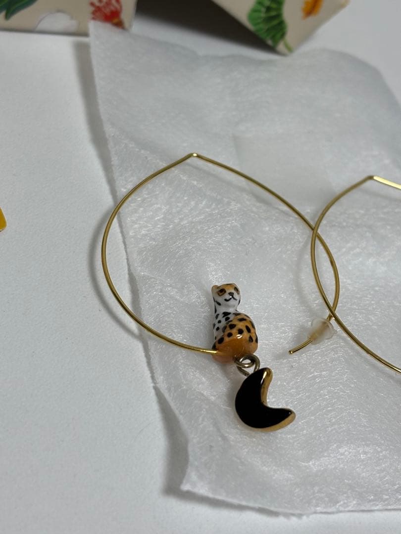 ナッシュ　ヒョウ　チャーム フープピアス