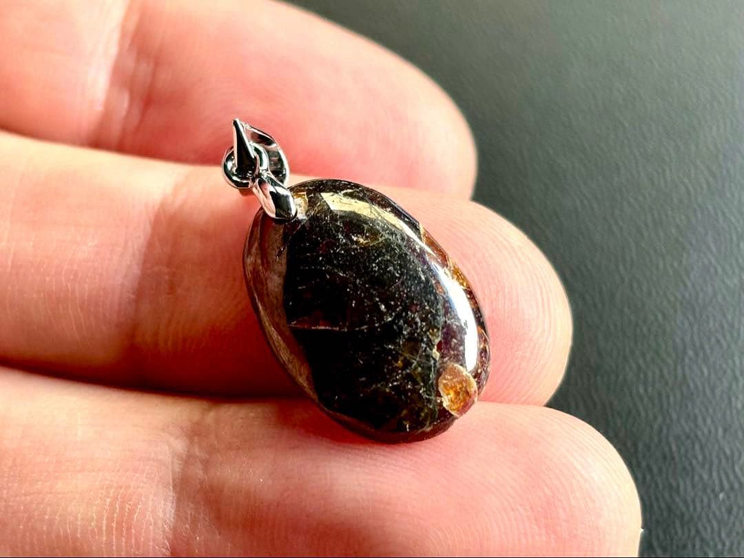 究極品質　絶大なパワーを宿す聖なる魔石　幻のトータスシェル・スファレライトのPT