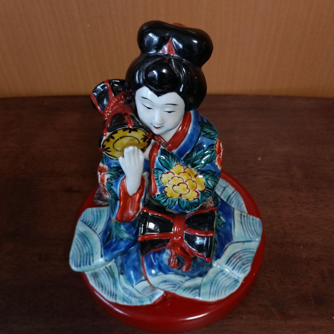 鼓を打つ舞妓さん　九谷焼　陶磁器 置物