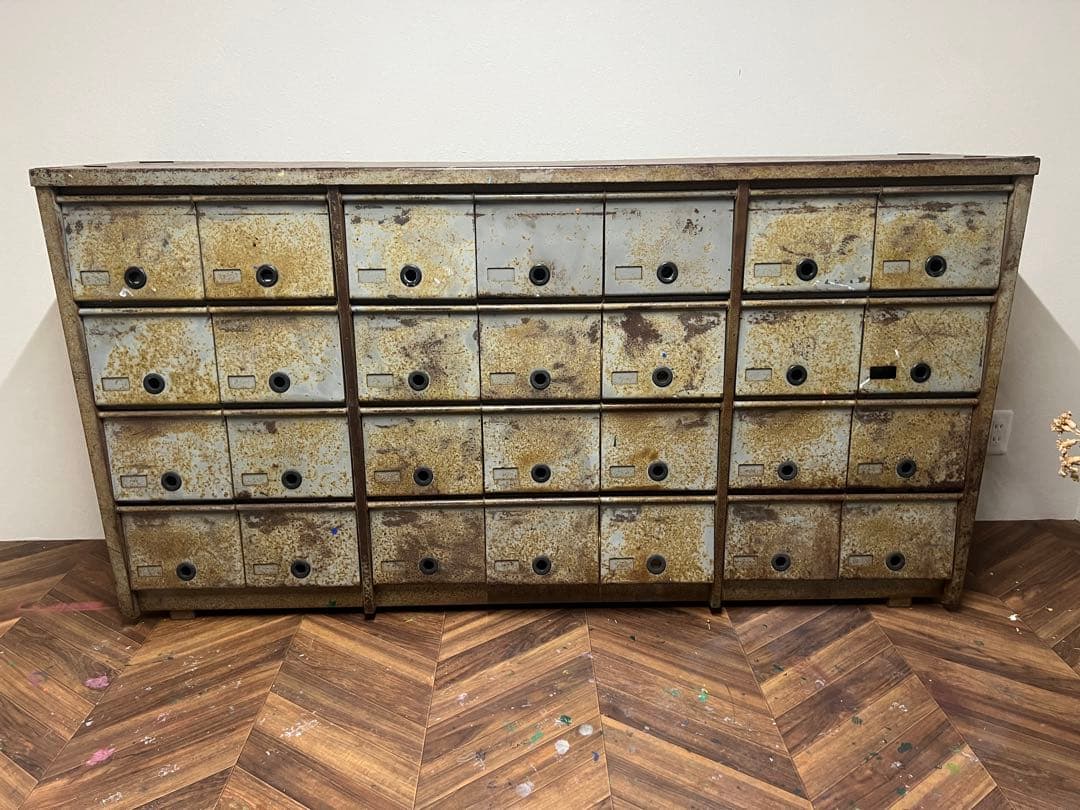 金属製 収納キャビネット 28扉 シャビー 什器 店舗 カフェ 雑貨 ビンテージ