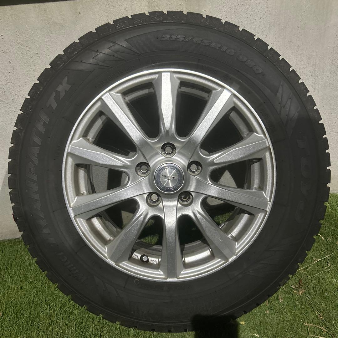 美品トーヨータイヤ　TOYO 2023 215/60r16 スタッドレス　3ヶ月