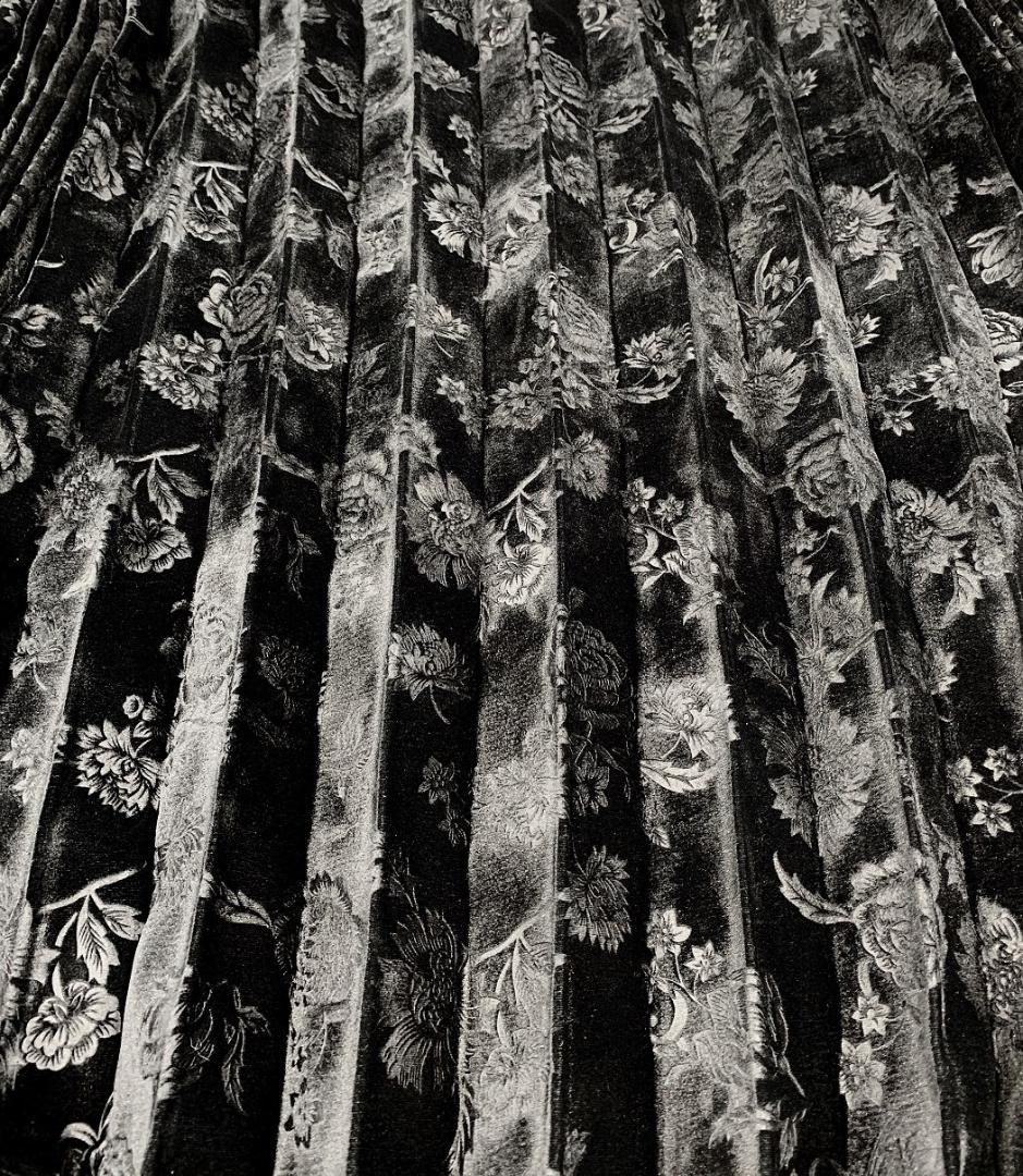 【金華山仮眠カーテン　トラック用】ローレル風バラ柄モケット生地（ブラック）