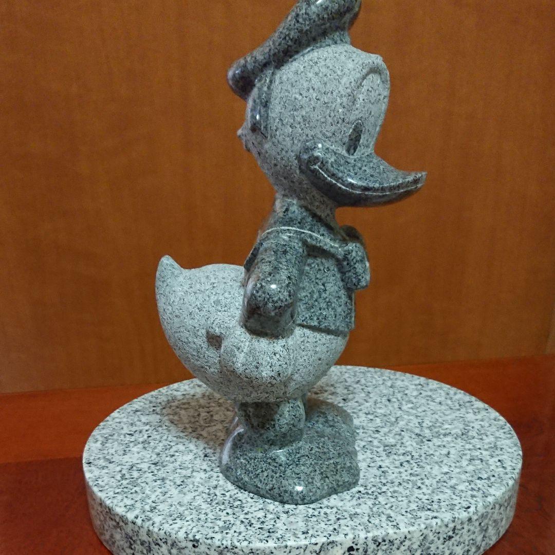 ドナルドダック置き石