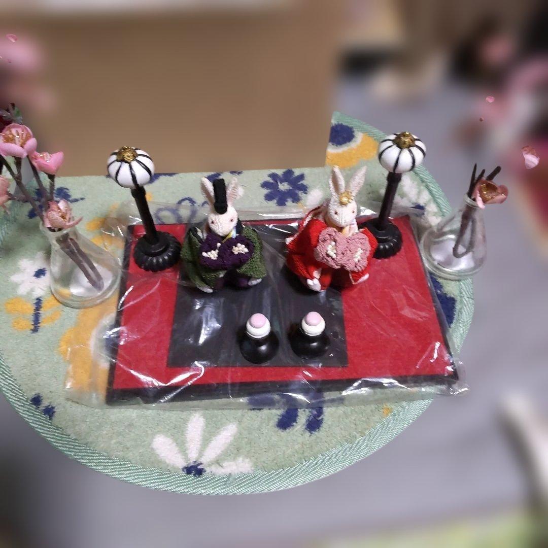 うさぎの雛人形 赤と緑 桜の花付き