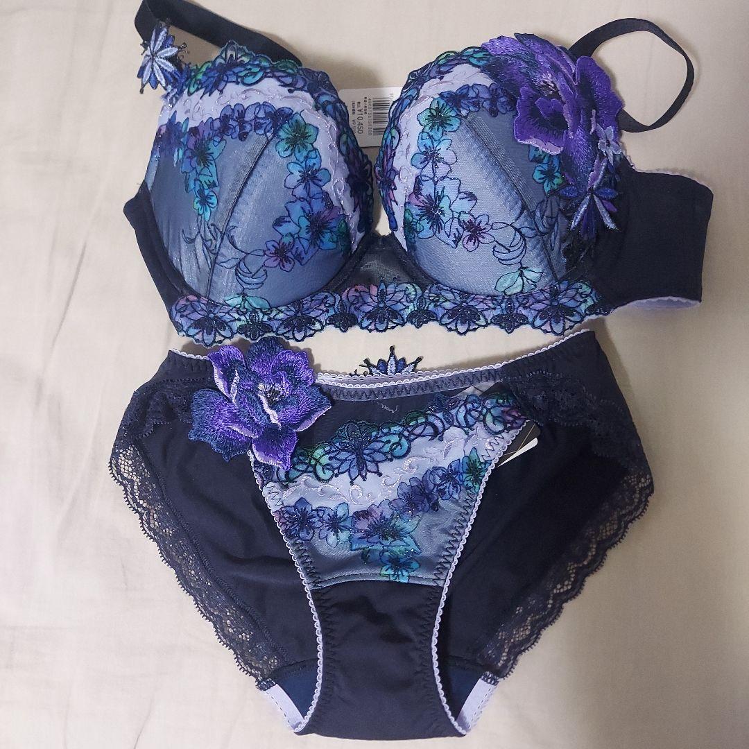 【新品未使用品】ワコール　サルート　50グループ　ブラジャーショーツセット