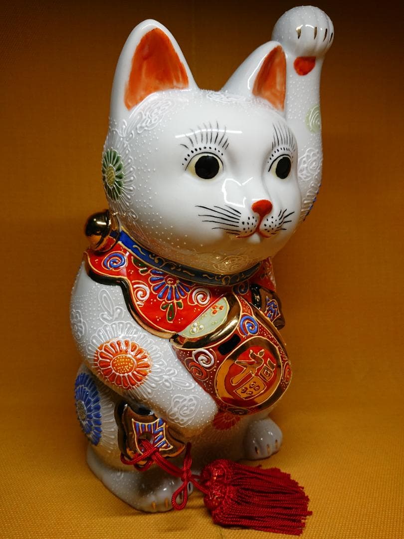 【美品】ネコ　白猫　招き猫　九谷　置物　インテリア　工芸品　美術品　A1189