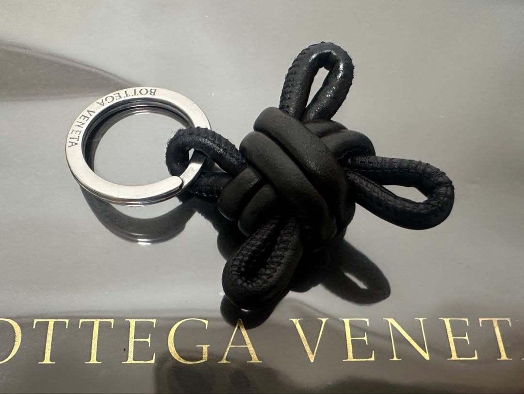 【付属品付】ボッテガヴェネタ ノットキーリング クロームロゴ/黒/✨️✨
