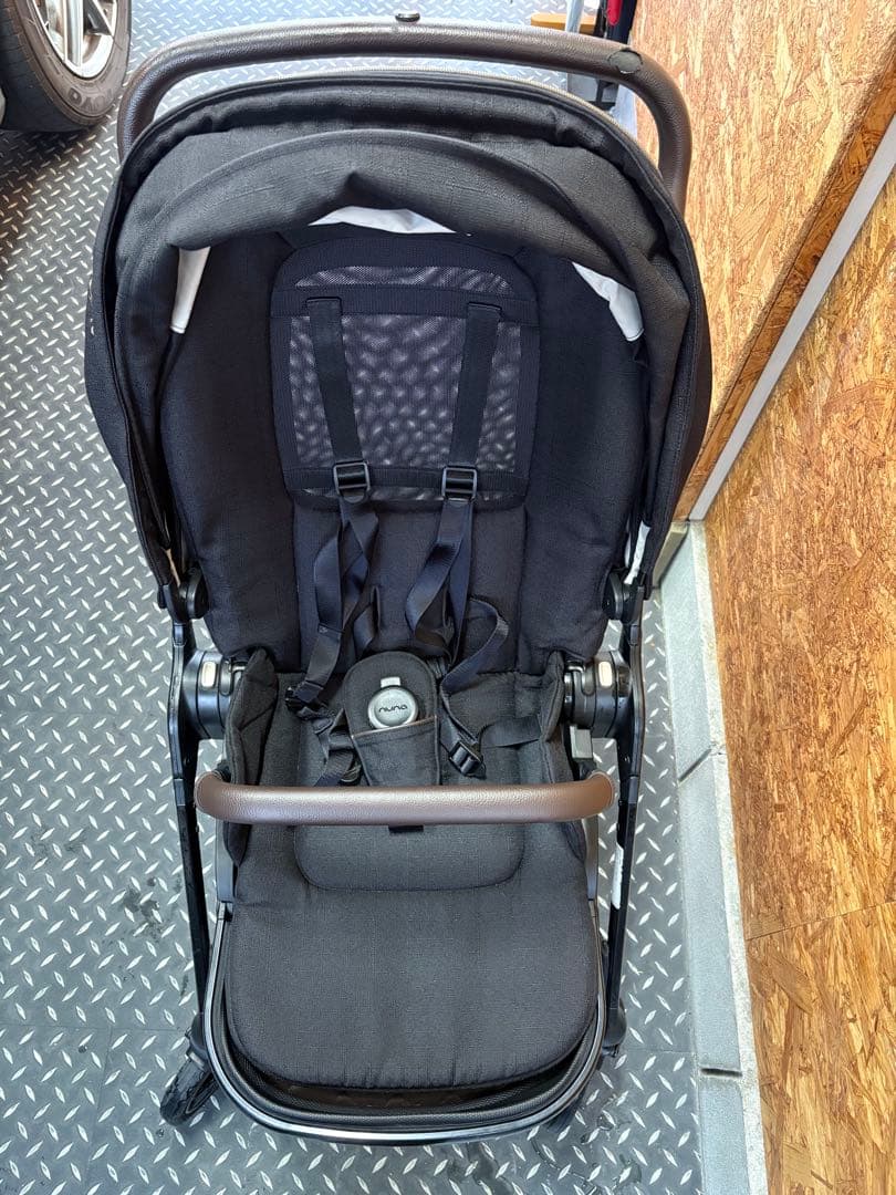 柴犬 nuna TRIV riveted（トリヴ リベテッド） ベビーカー