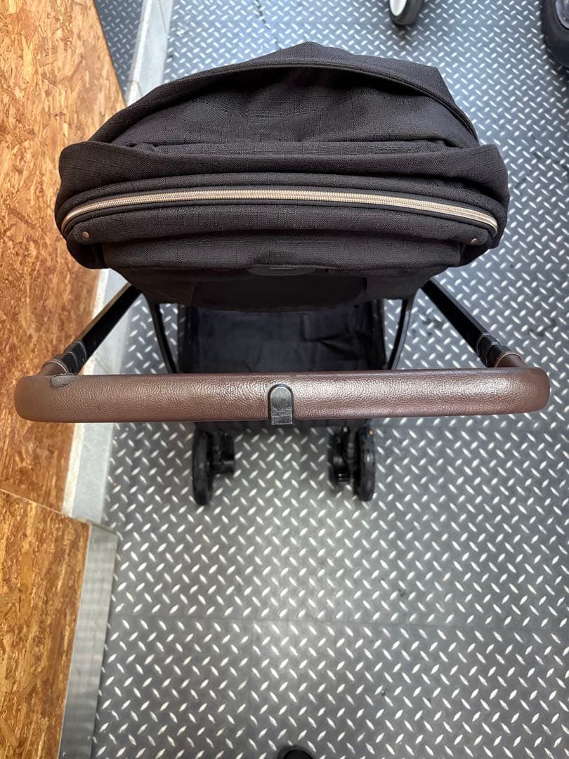 柴犬 nuna TRIV riveted（トリヴ リベテッド） ベビーカー