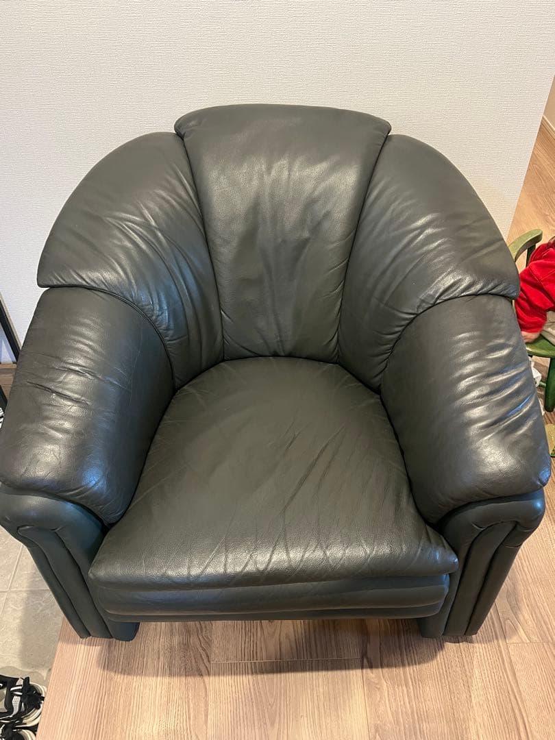 フランスベッド本革 1人掛けソファ レザーソファ アームチェア ブラック系重厚感