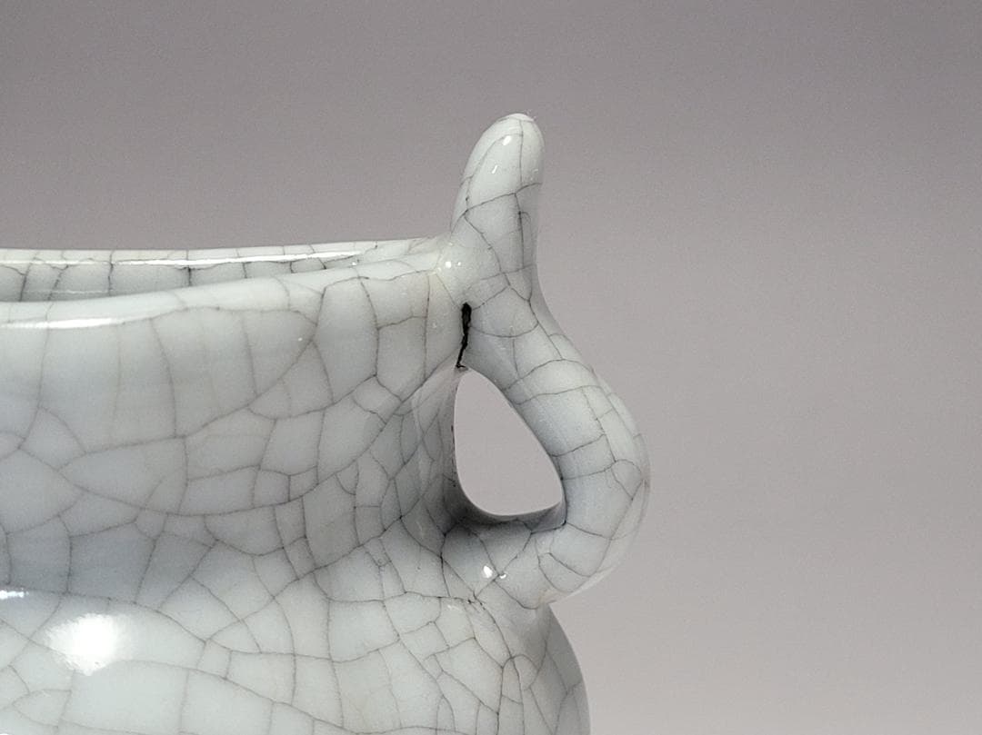 白磁 貫入 三足香炉型 掛花入 明清時代 幅約8.7cm