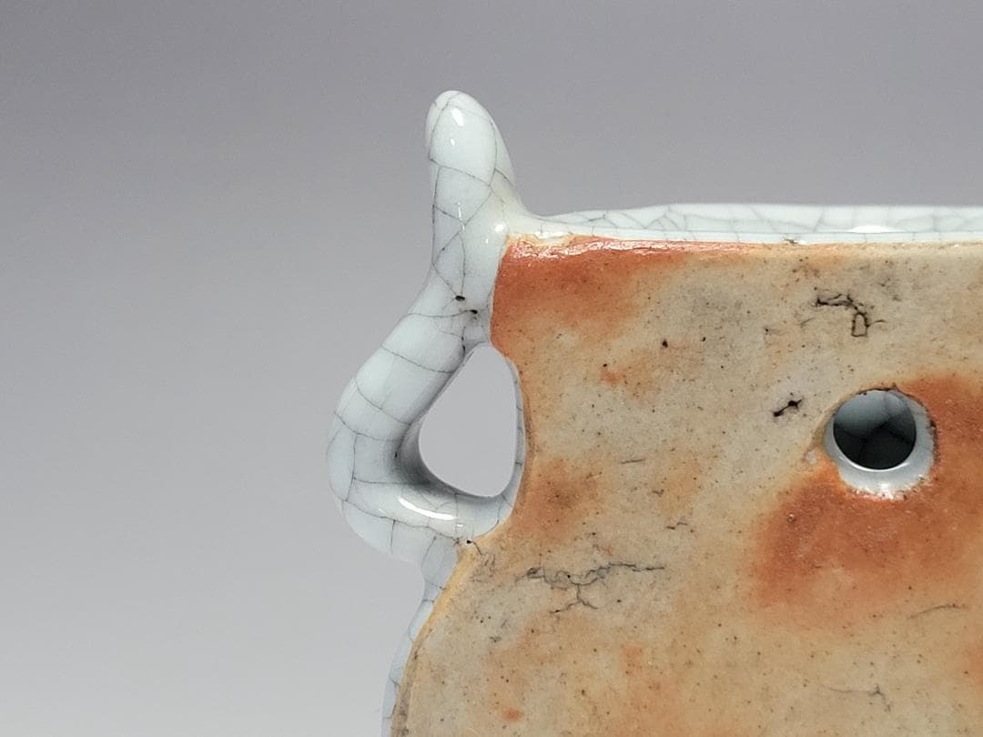 白磁 貫入 三足香炉型 掛花入 明清時代 幅約8.7cm