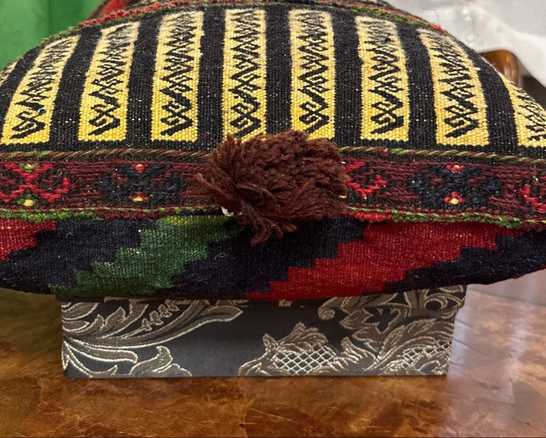 オールドキリムのとても古い ホリジンバッグ　ヴィンテージ トライブルラグ