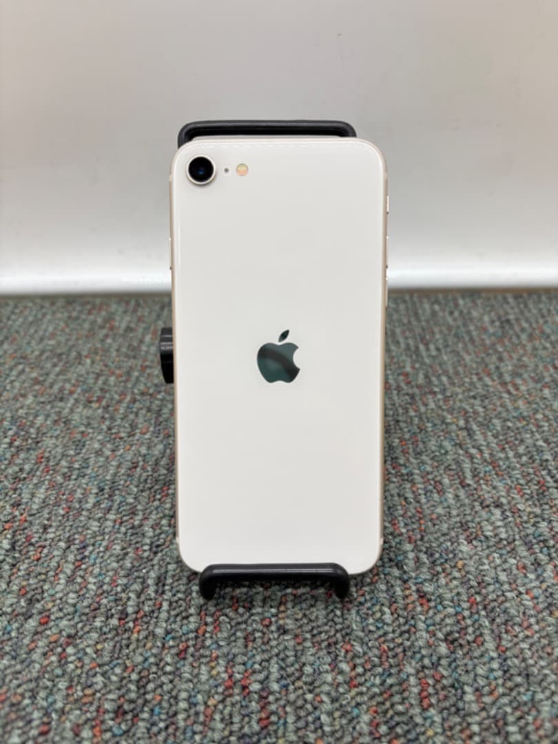 iPhone SE 第3世代　64GB　simフリー　Apple　スマホ　962