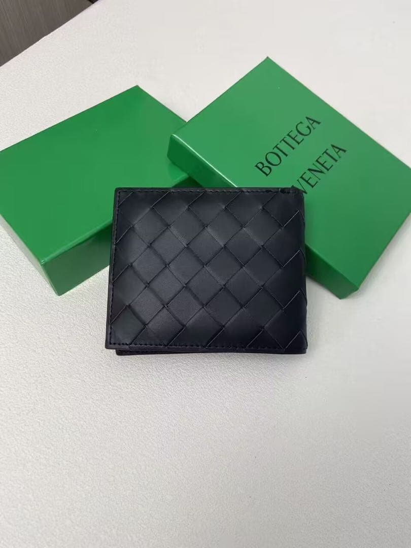 BOTTEGA VENETA 黒レザー二つ折り財布