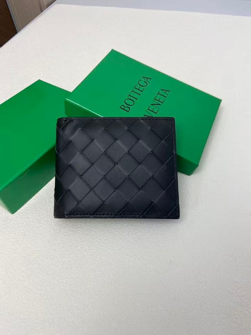 BOTTEGA VENETA 黒レザー二つ折り財布