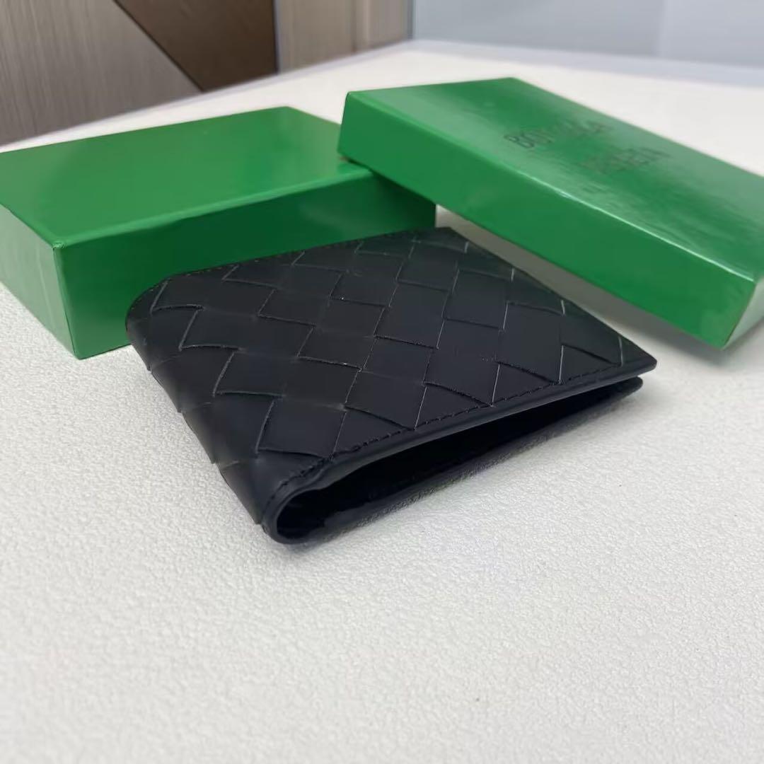 BOTTEGA VENETA 黒レザー二つ折り財布