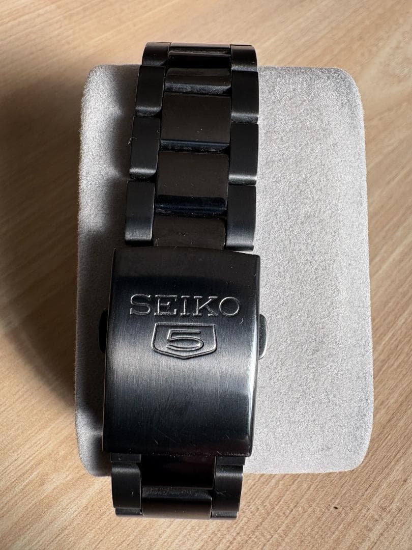 【黒い稲妻】SEIKO 5 自動巻き SNKE03KC 裏スケ 逆輸入 箱取説付