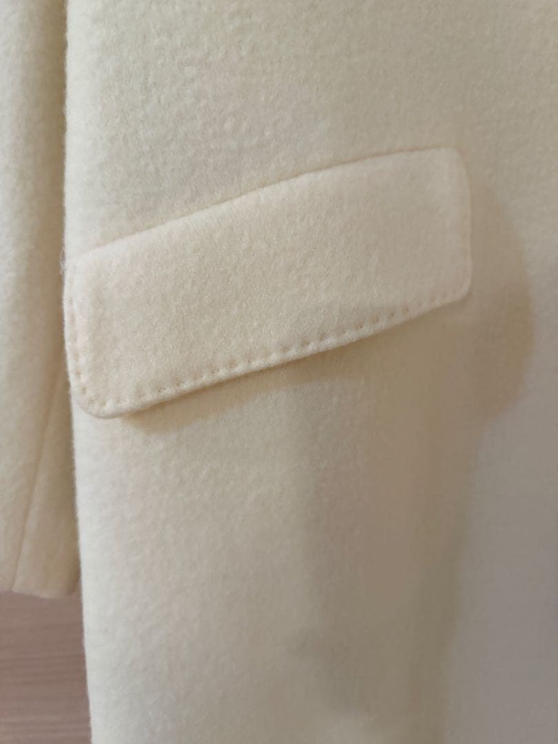 新品未使用タグ付き　オフホワイト　クリーム色 チェスターコート ウール90%