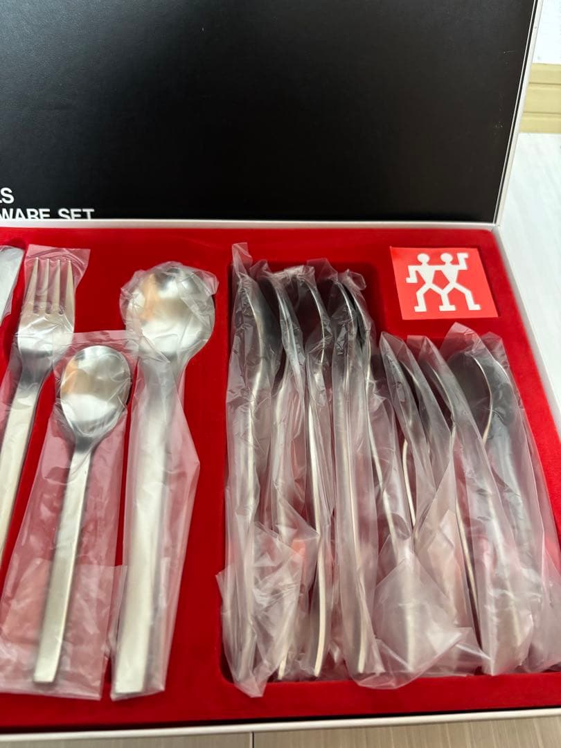 ヘンケルス　カトラリーセット　24P