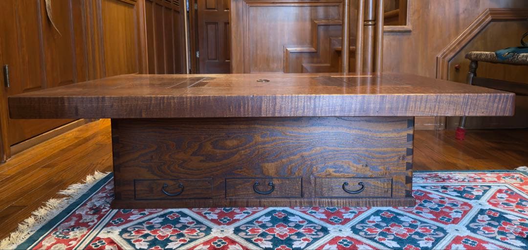 重厚で木目の美しい関西火鉢　長火鉢