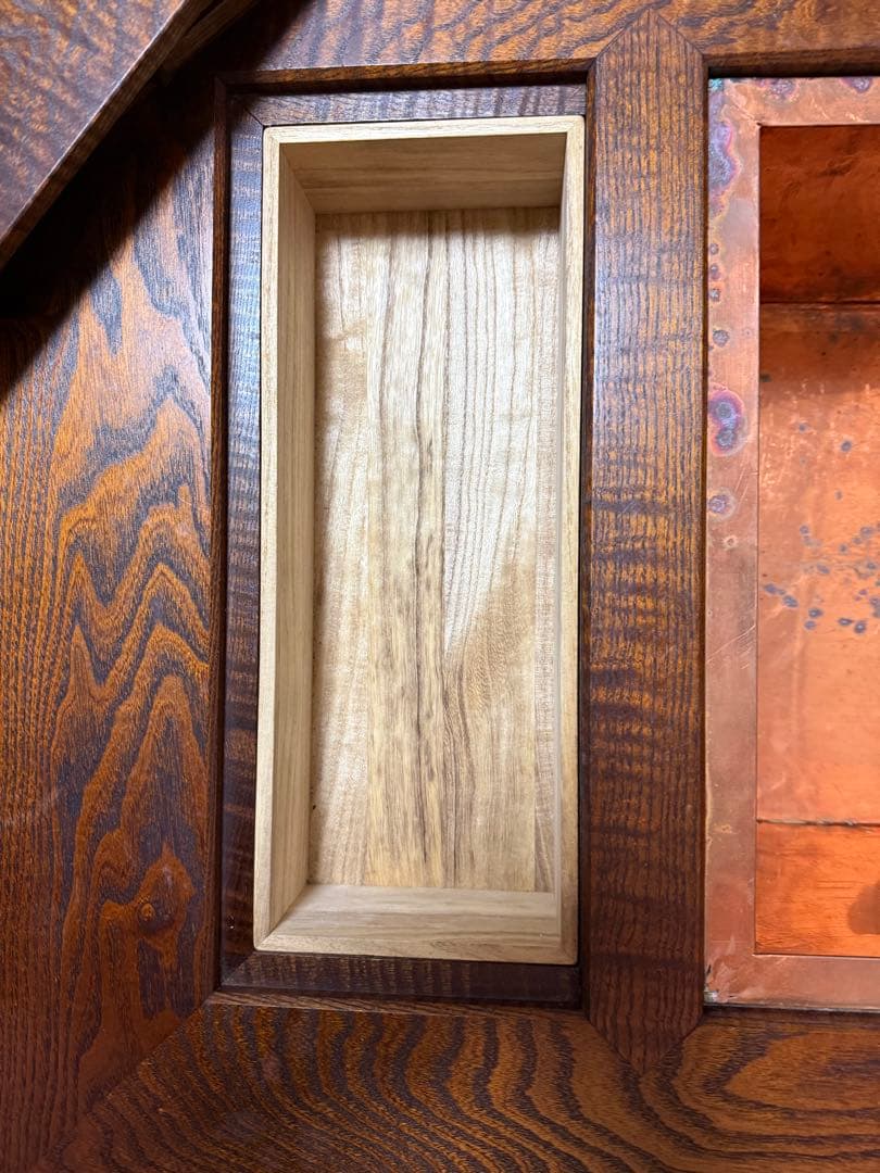 重厚で木目の美しい関西火鉢　長火鉢