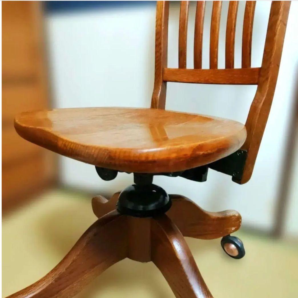 木製キャスター付き 回転式デスクチェア(ムートンチェアパッド付き)