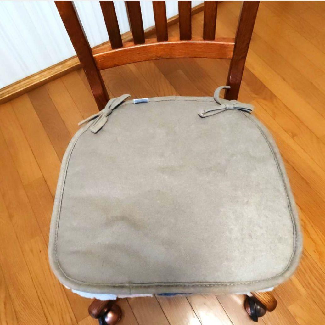 木製キャスター付き 回転式デスクチェア(ムートンチェアパッド付き)