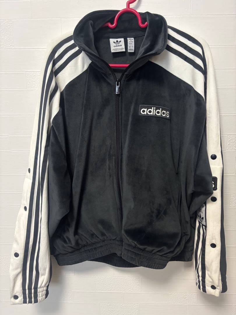 adidas ブラック ベロアジャケット