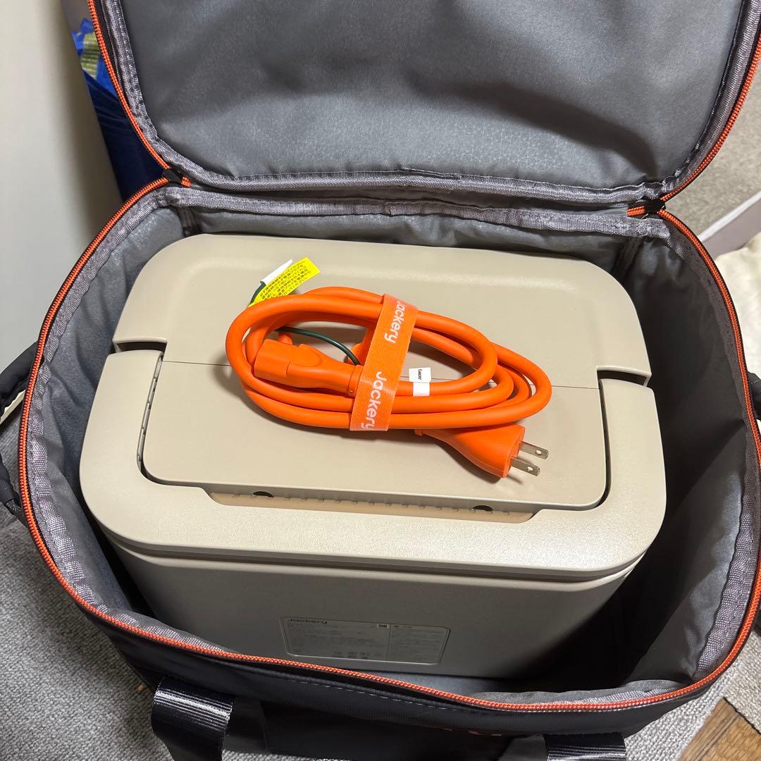 Jackery 1070Wh ポータブル電源　ベージュ色　バッグ付き。