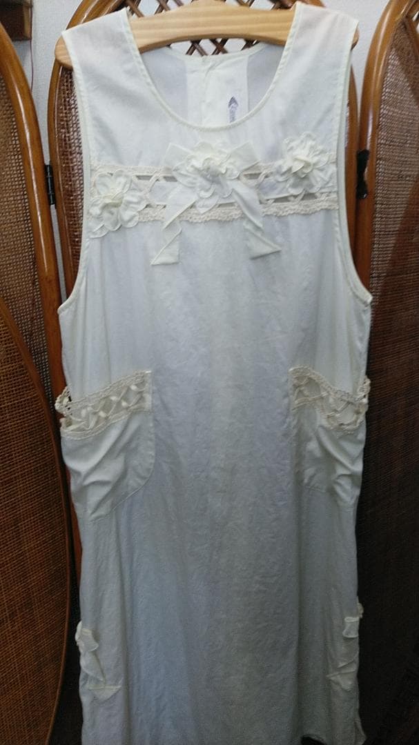 白のLassietteエプロン