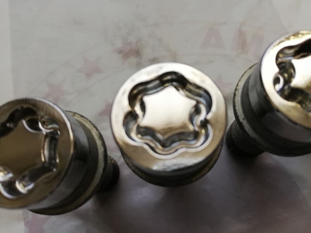 値下げ McGard 37181/M14 x 1.5シュラウベボルト16本セット