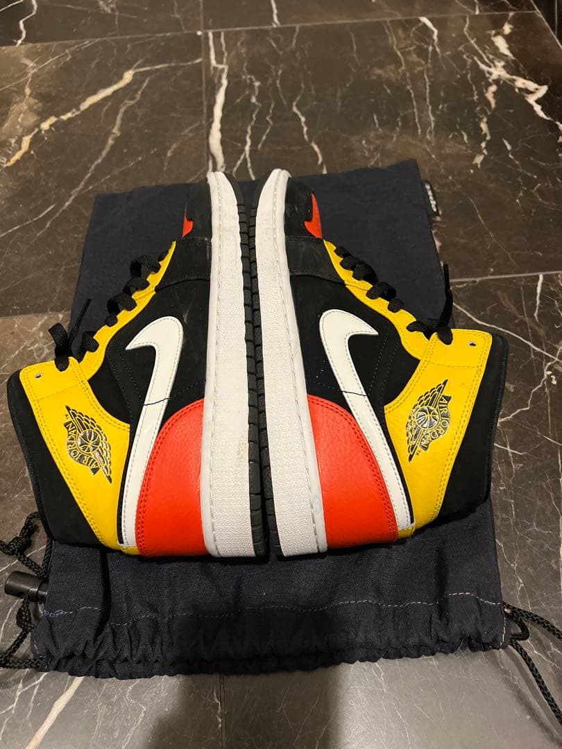 ナイキAir Jordan 1 Mid SE \