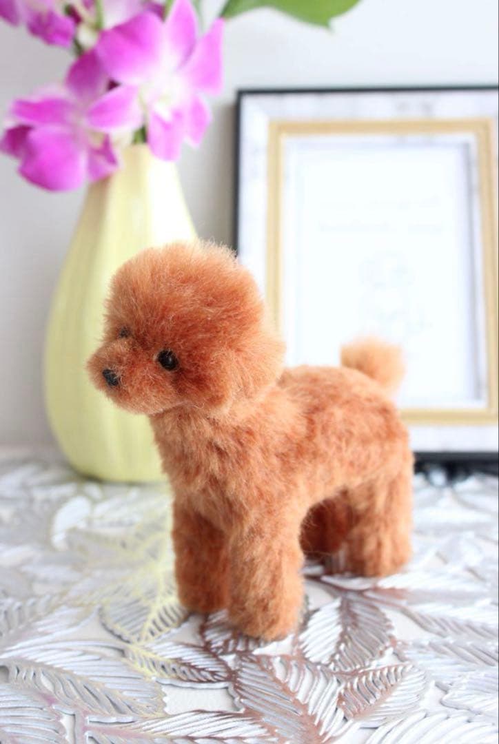 【心を癒す羊毛フェルト犬のプードル(レッド)】