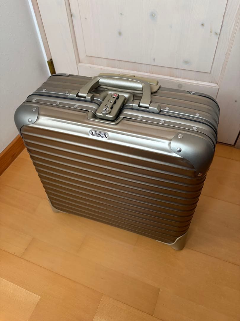 リモワ　トパーズ　23Ｌ