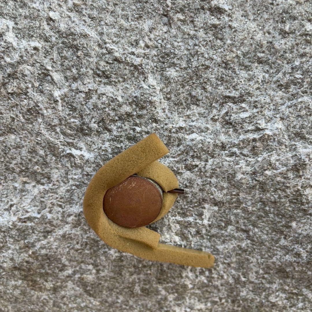 デザイナーテーブル　石製　丸テーブル　ローテブル