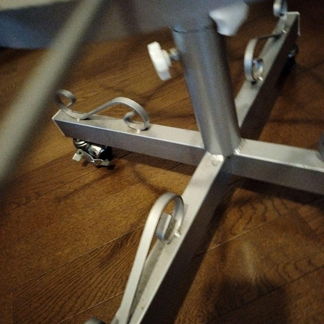 ★スチール製回転式小物掛けスタンド　キャスター付き送料無料